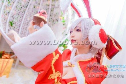 美呆了：LOL圣诞锐雯Cosplay