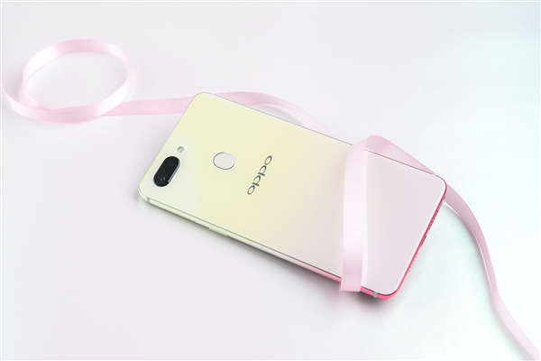 2699元 OPPO R15幻色粉开箱