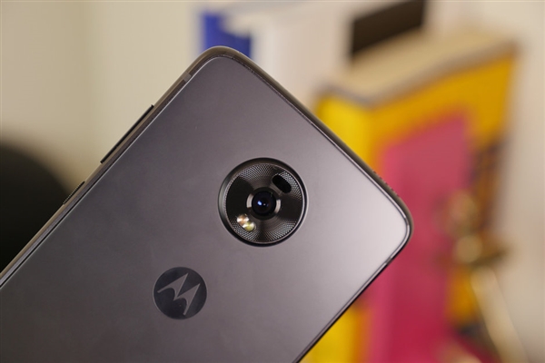 旗舰变中端 Moto Z4发布：骁龙675加持 支持5G