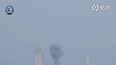 中国首次海上火箭发射成功!长征十一号一箭七星