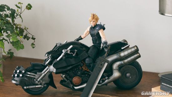 《FF7重制版》克劳德机车手办预览 360度无死角帅气