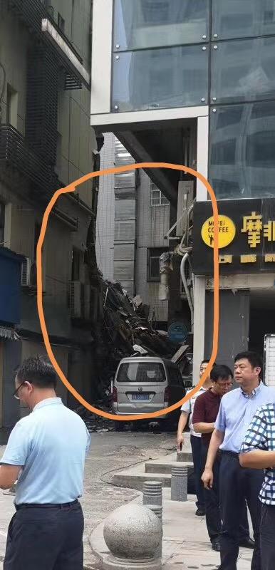 武汉酒店坍塌事故前后图片对比？武汉酒店为什么无故坍塌，坍塌缘由？