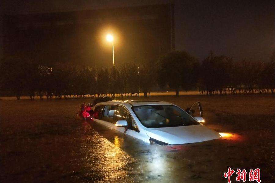 成都市发布暴雨黄色预警信号？成都暴雨引发大桥断裂，农贸市场坍塌？