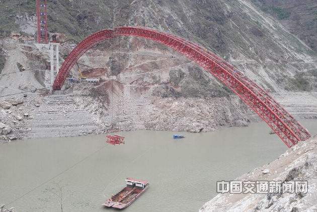 成都市发布暴雨黄色预警信号？成都暴雨引发大桥断裂，农贸市场坍塌？