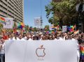 苹果员工参加同性恋游行：库克也积极参与