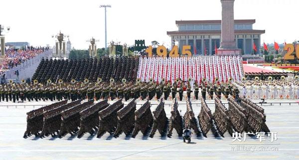 70周年阅兵档案:第一次举行抗战胜利日阅兵 盘点新中国大阅兵震撼画面