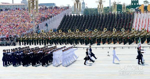 70周年阅兵档案:第一次举行抗战胜利日阅兵 盘点新中国大阅兵震撼画面