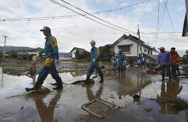 强台风重创日本已导致35死 致电安倍表示哀悼