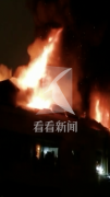 上海大统路一门面店起火怎么回事？上海大统路门面店屋顶燃起熊熊大火