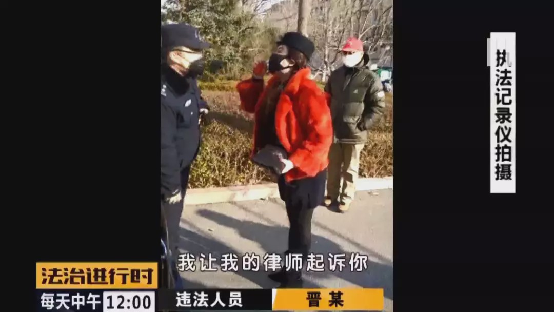 海淀奔驰女硬闯小区现场视频 海淀奔驰女不配合疫情防控还污蔑