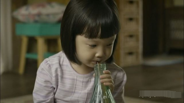 请回答1988“珍珠”近照曝光，小吃货长成瓷娃娃长腿美少女