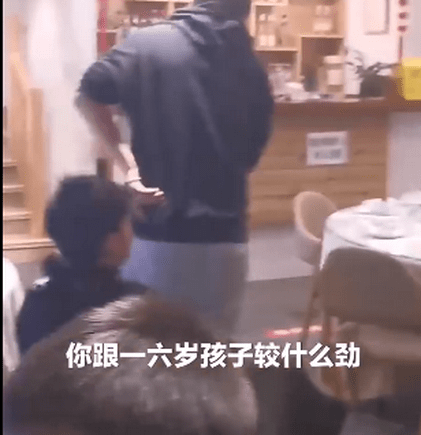 女子被擅闯厕所男孩母亲什么情况？网友吐槽你错你还有理了?