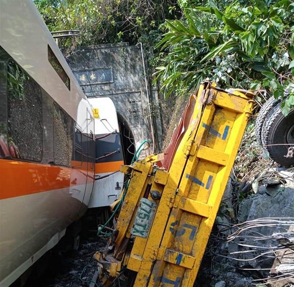 台铁事故最新消息：台铁列车事故36人死亡