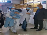 男子三次抱摔3岁女童被刑拘 镇雄新村一小女孩满脸伤痕,眼睛像“熊猫眼”似的