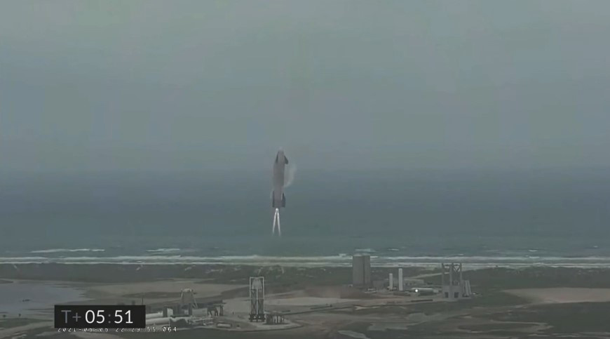 SpaceX星际飞船原型SN15成功着陆，是第一个高空试飞后没有爆炸飞船原型