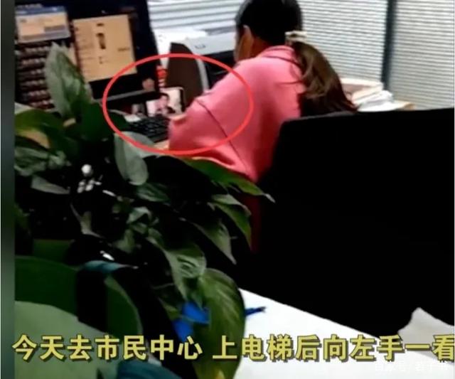 公务员上班可以摸鱼吗？两公职人员上班追剧被举报