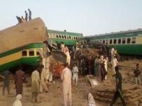 巴基斯坦火车相撞至少30人死亡 现场图巴基斯坦火车相撞