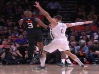 NBA总决赛：洛佩兹垫脚保罗致崴脚 被罚一级恶意犯规