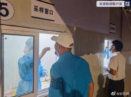 上海新增1本地确诊为外航货机 浦东机场连夜展开大规模核酸检测