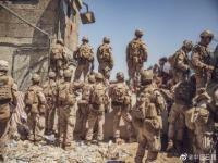 美国宣布完成从阿富汗撤军 鸣枪庆祝美军撤离