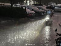 北京暴雨：北京早高峰现雷阵雨天气 北京三区发布冰雹黄色预警