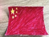 中国国旗在基辅脱销 在乌华人拿口红画