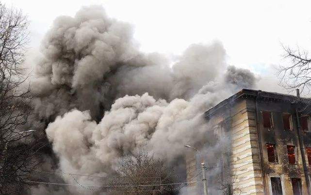 俄空天军研究院突发大火致数十人伤亡 已致7人遇难