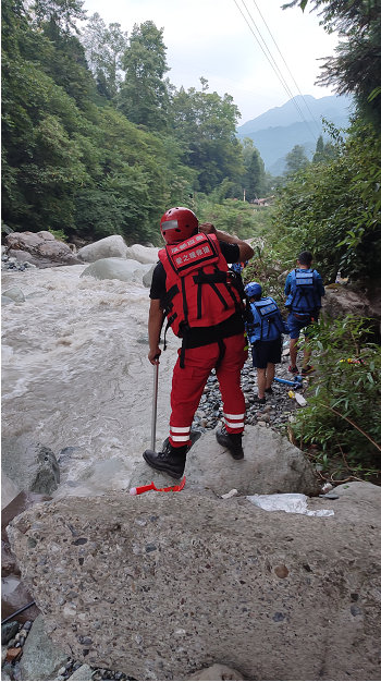 彭州山洪被困父子父亲已获救 目睹儿女被山洪冲走