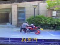 故意推倒摩托车的老人已去世 老人故意推倒摩托车判决书 上海老人故意把摩托车推倒