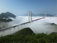 北盘江大桥高度多少米,北盘江大桥垂直高度565米，被称为世界上最高的桥梁