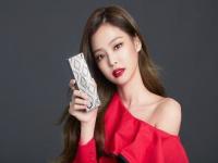 JENNIE KIM,香奈儿时装秀为时尚界的 NEPO BABY CLUB 引入了新成员