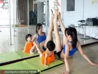 韩国4岁小女孩模仿跳舞_韩国4岁小女孩模仿跳舞视频