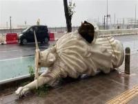 台风卡努实时路径最新消息 台风卡努吹飞冲绳自由女神像