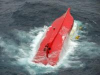 中国渔船在日本海域倾覆致5人失踪_