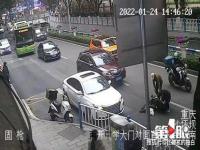 小伙轿车3个月遭8次开门杀_小伙轿车3个月内遭遇8次“开门杀”，车门屡被刮花 “都是邻居”成推脱词