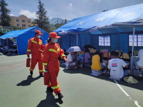 震区群众说当兵的来了心里肯定踏实_“累得站着都能睡着”的子弟兵：他们是甘肃地震一线最坚实的后盾