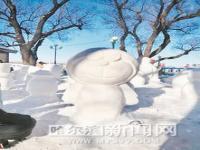 哈尔滨今冬首个20米大雪人亮相_冰城迎来今冬首个大雪人 20米高手托火炬