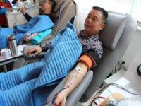阿里献血事件小姑姑系退休工人_7点出发丨“西藏阿里全体公务员为一女子献血”？多方回应→