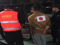 国家公祭日男子身贴日本国旗被拘_警方通报公祭日男子身贴日本国旗：行政拘留！