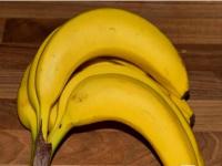 为什么有的香蕉是直的_一女子问，为什么有的香蕉是直的？