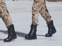 边防战士穿电热靴巡逻暖烘烘_上新！边防官兵巡逻穿上了充电加热靴