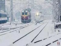 大雪冻雨天气叠加致武汉多列车停运_武汉铁路：冰冻雨雪致多趟列车停运，请不要贸然前往火车站
