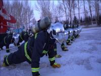 南方暴雪冰冻救援_迎寒战雪：中国南方多地全力应对暴雪寒潮天气