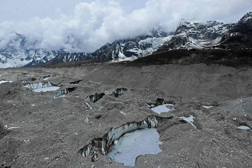 复旦研究生珠峰地区登山死亡_复旦研究生珠峰地区登山死亡，生前保险公司拒绝救援：保障区域不含尼泊尔