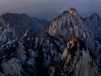 华山金色晚霞配云海浪漫又震撼_华山夕阳云海+夜景，也就心动了10086次！