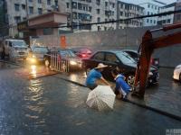 梅州暴雨原因_中秋晚会现场下雨吗