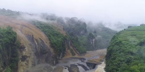 洞庭湖决堤村民讲述紧急转移经过_洞庭湖决堤村民讲述：老人小孩被公交车转移，青壮年上堤去帮忙