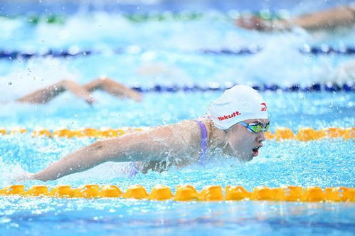 张雨霏56秒15晋级决赛_女子100米蝶半决赛：张雨霏56秒15总成绩第三晋级决赛