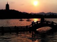 丽江泸沽湖一日游，可以吗，时间没有那么多_泸沽湖到丽江最好走的路线