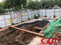 下雨天气路面塌陷车辆受损谁的责任_公路塌陷车辆损失谁负责